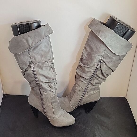 CHARLOTTE RUSSE LONG PLEATED ROUND TOE SOLID KNEE HIGH SLIP-ON BOOT - Picture 5 of 13